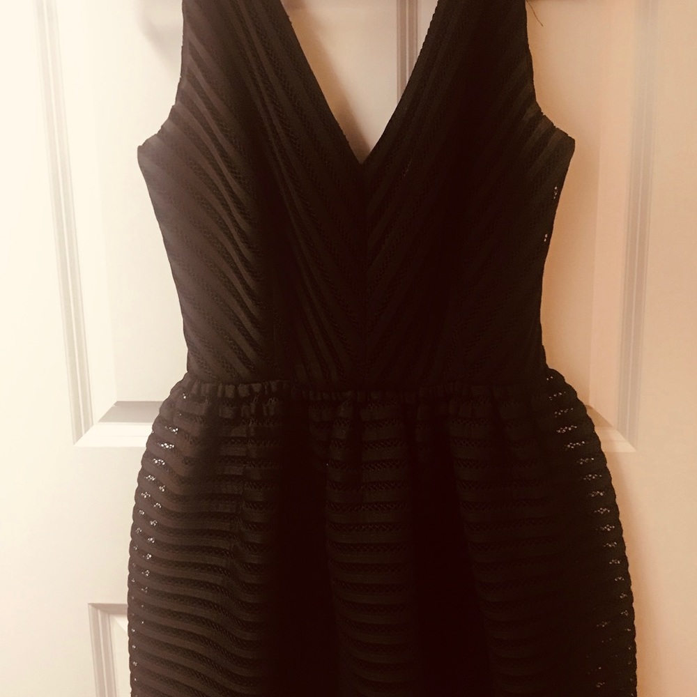 Sleeveless full skirt mini
